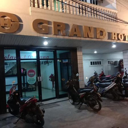 Grand Hotel Pemangkat Exterior photo